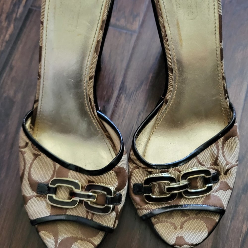 Coach signature